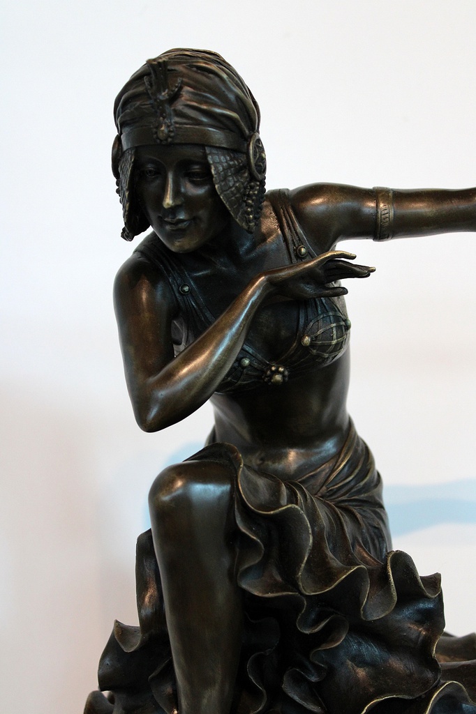 Bronze-Sculpture-Dancing-Girl-Chiparus-Art-Deco-bronzine-skulptura4.jpg