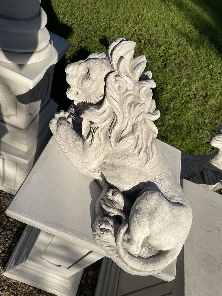 Lion garden sculpture.JPG