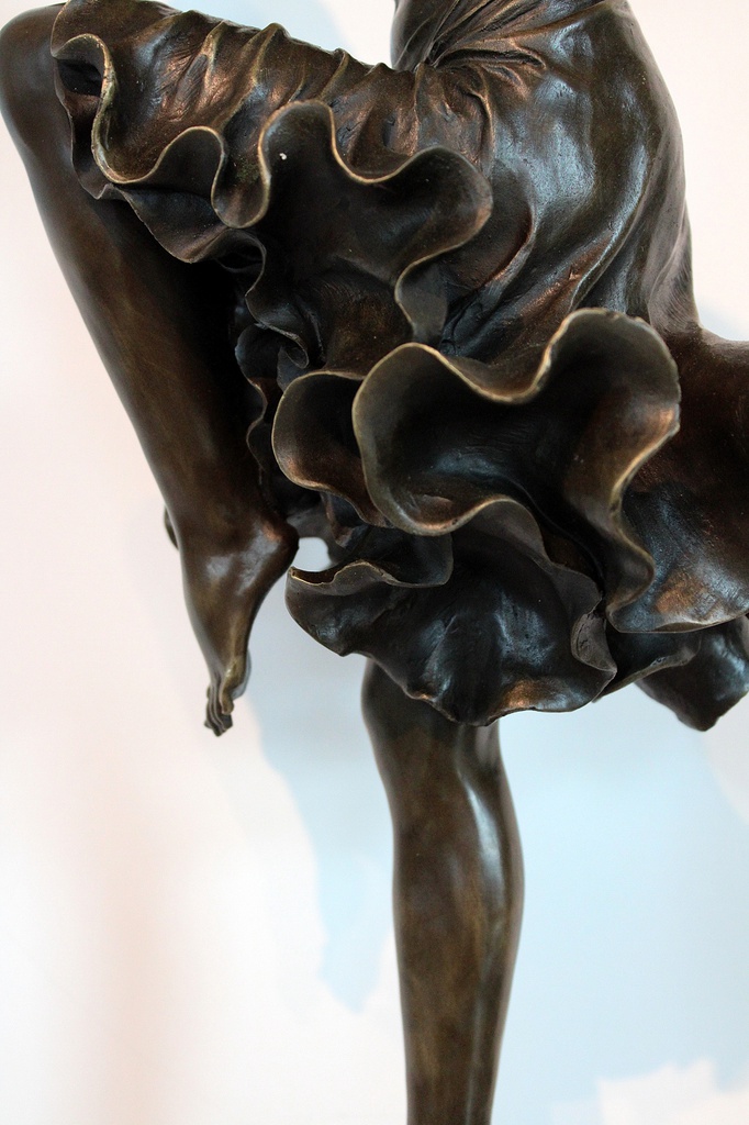 Bronze-Sculpture-Dancing-Girl-Chiparus-Art-Deco-bronzine-skulptura1.jpg