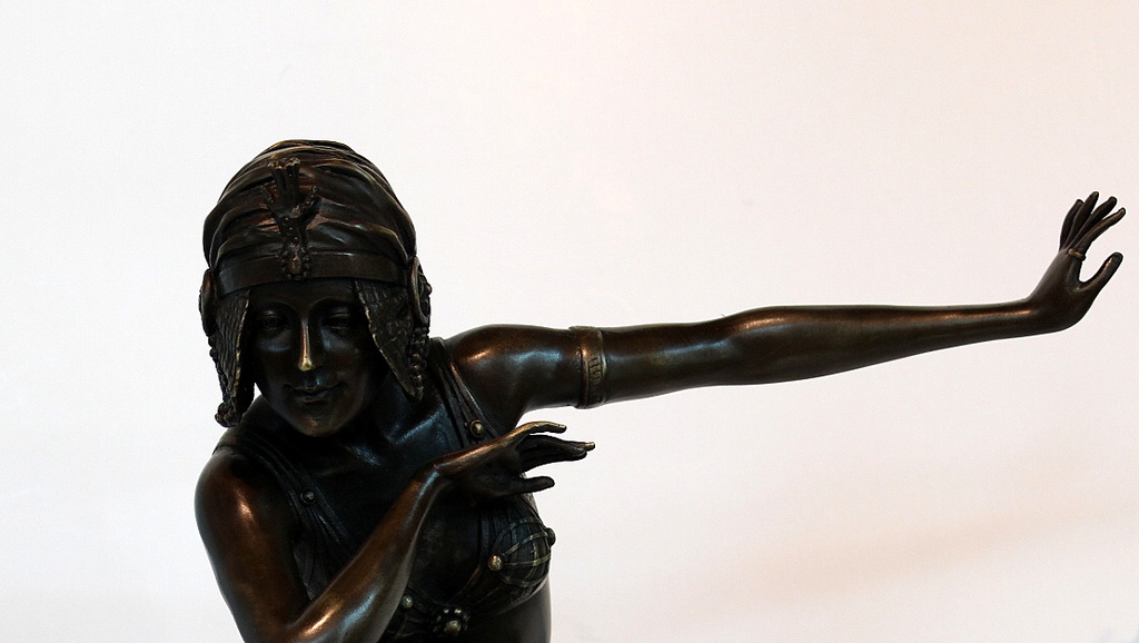 Bronze-Sculpture-Dancing-Girl-Chiparus-Art-Deco-bronzine-skulptura6.jpg