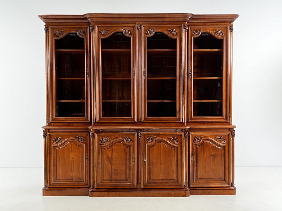 HD0141 knygu spinta 3.jpg