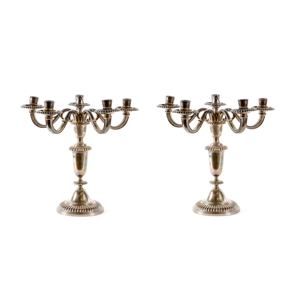 Silverplated-candlesticks-pasidabruotos-zvakides-1.png