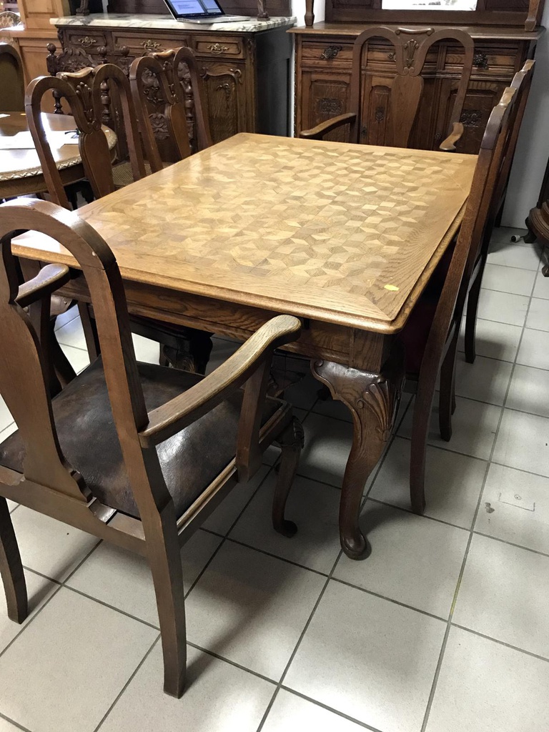 Pusdienu galds un 6 krēsli 