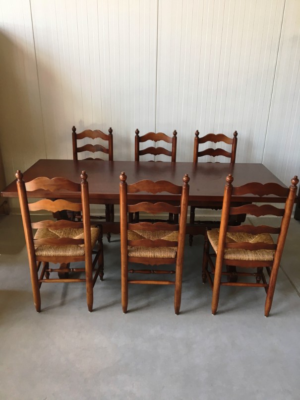 Söögilaud ja toolid (6 tk)
