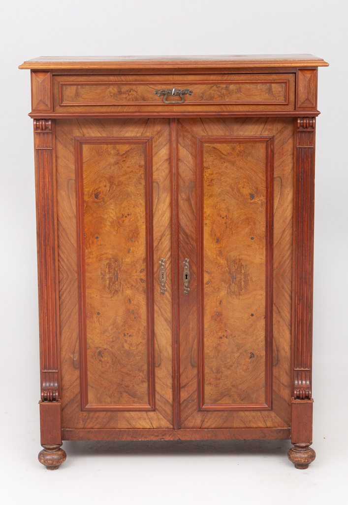 Serving cabinet