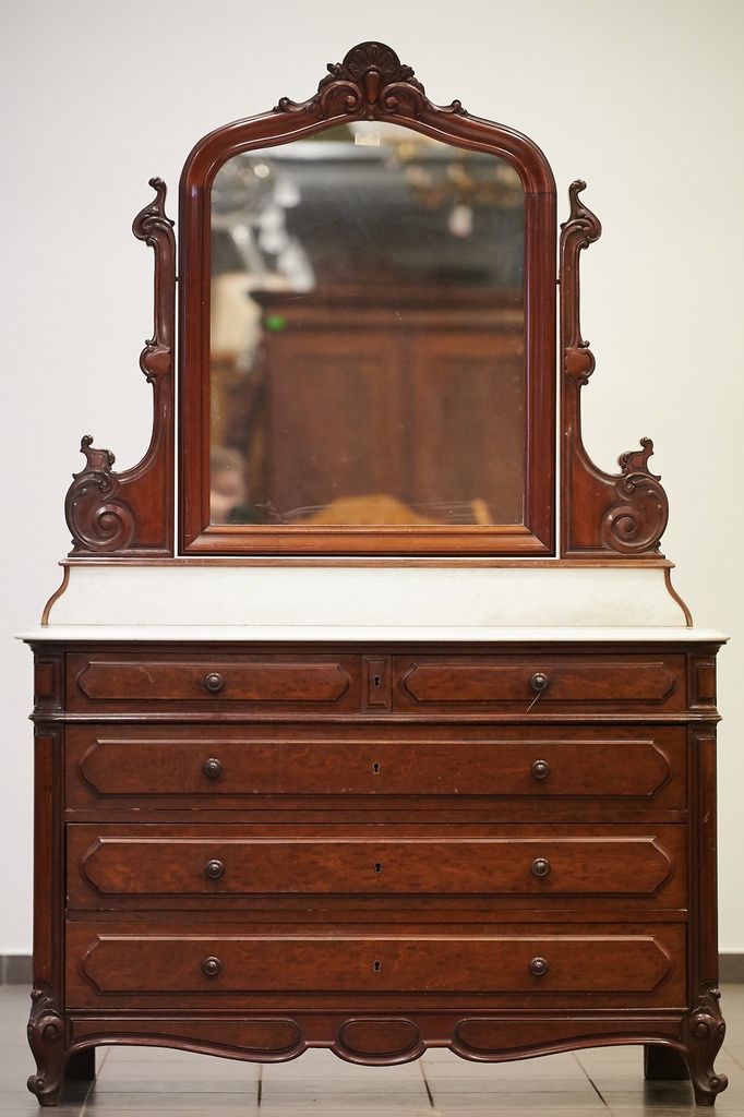 Chest of Drawers with Mirror