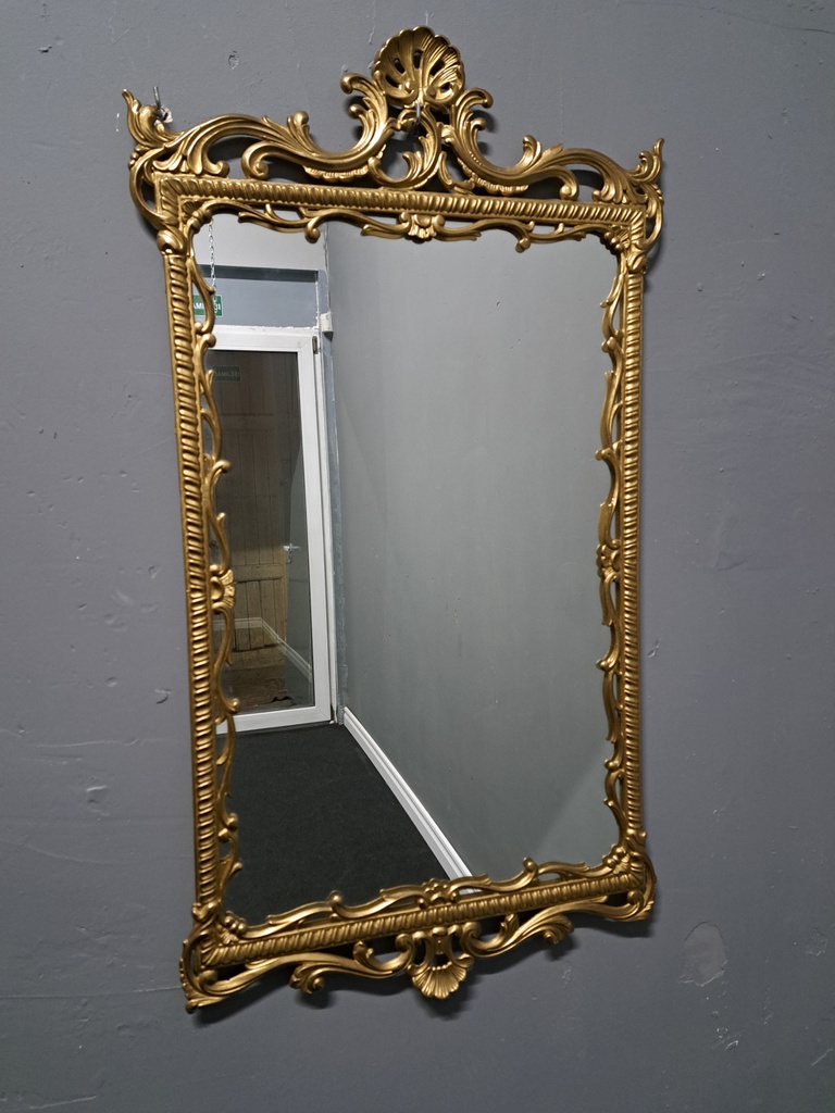 Настенное зеркало