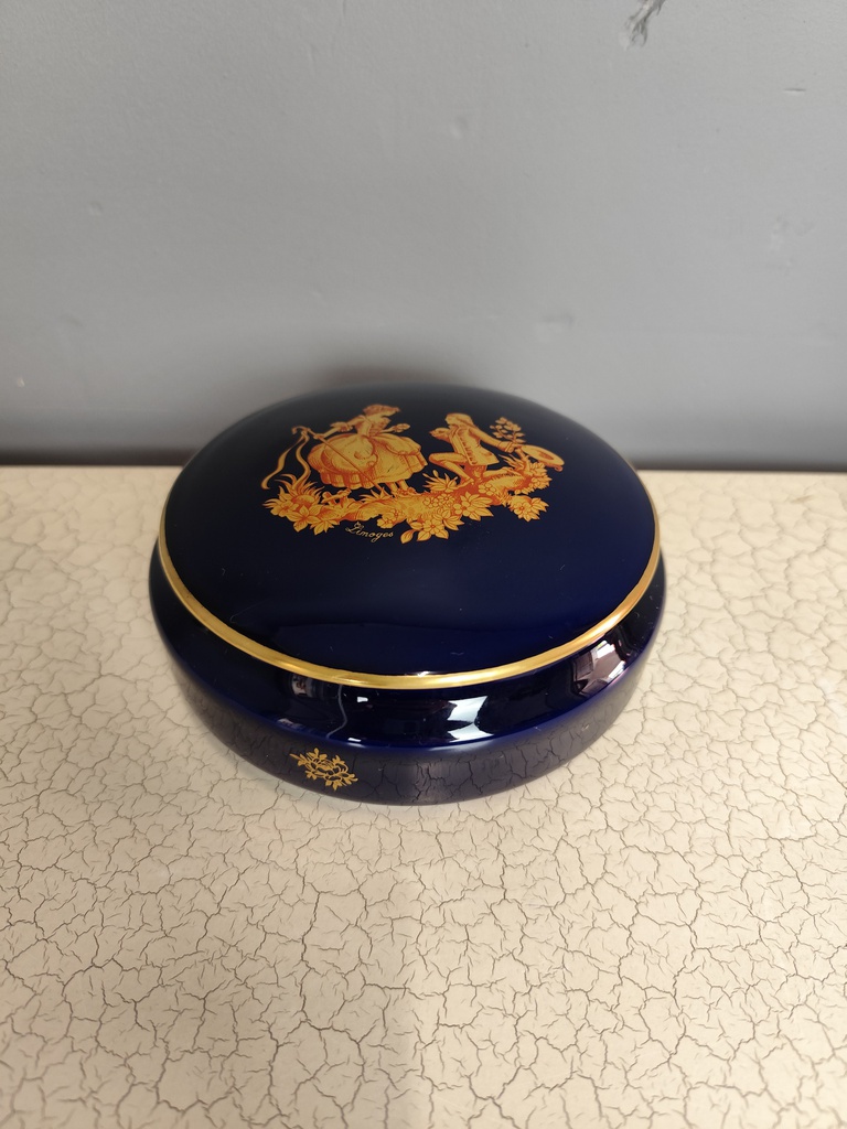 Box with lid